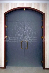 Двери с пескоструйным узором, декорированные стразами "Swarovski"