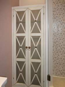 Мебельные дверцы в сочетании массива дуба и стекла